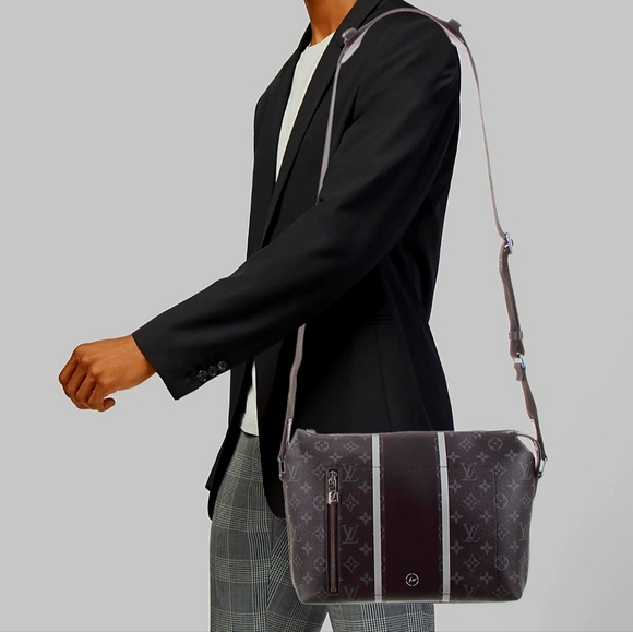 Louis Vuitton Monogram Eclipse Apollo GM Messenger Bag - Picture 14 of 15